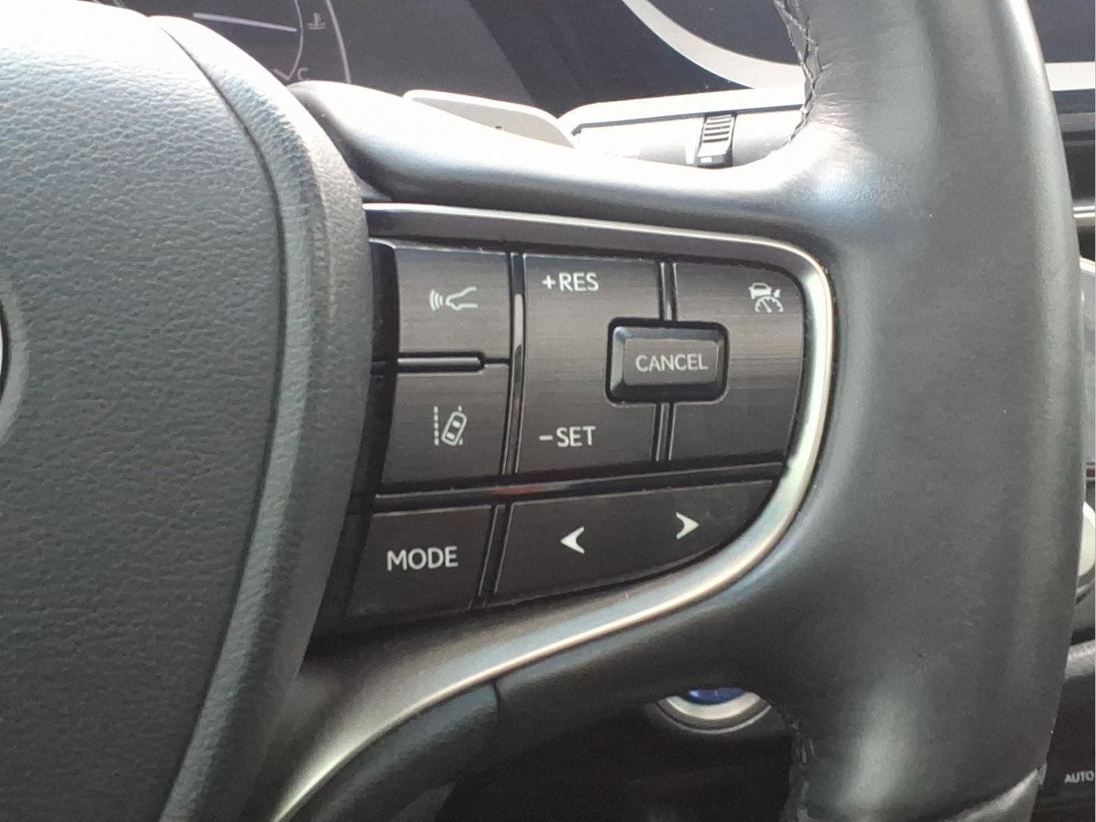 Used 2022 Lexus ES 300h w/ Accessory Package 2 image 18