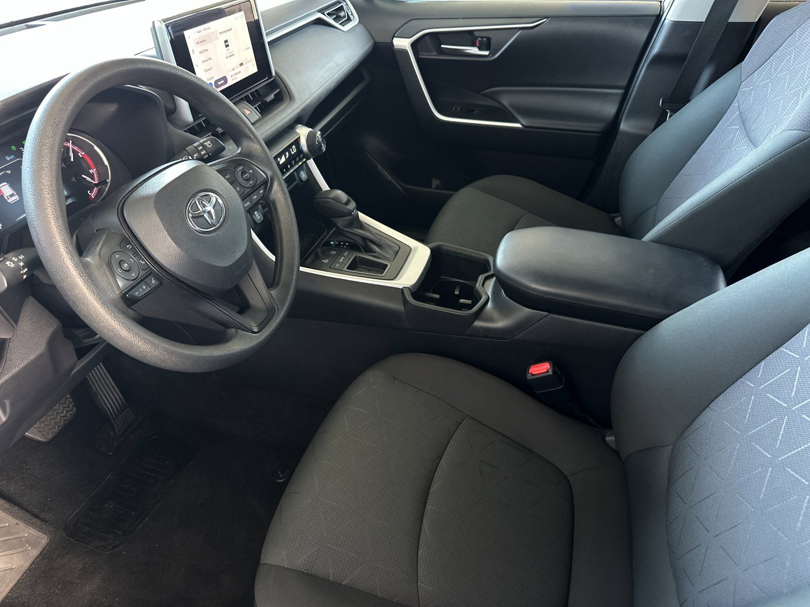 Used 2024 Toyota RAV4 XLE image 9