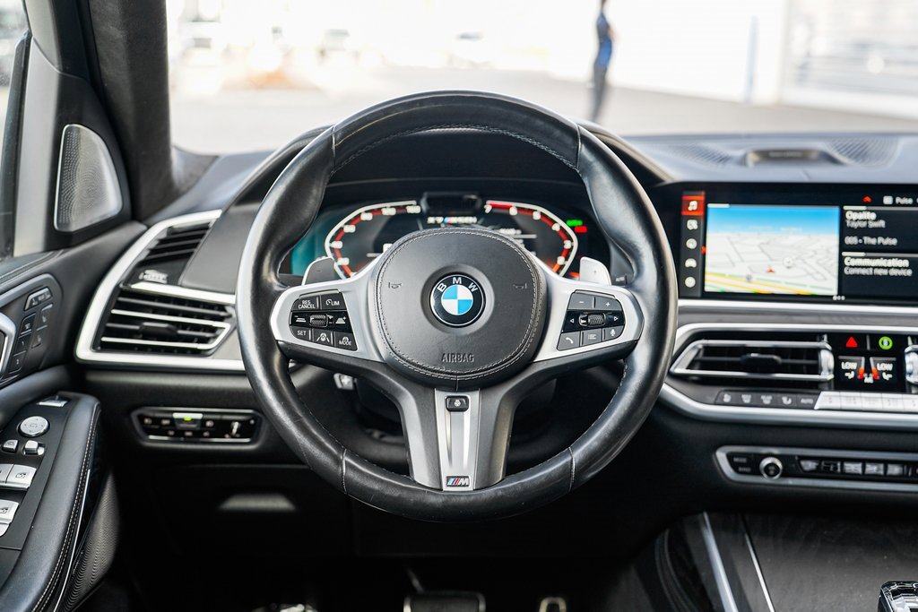 Used 2022 BMW X7 M50i image 13