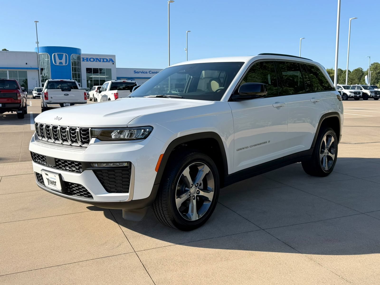 Used 2026 Jeep Grand Cherokee Limited RWD image 3