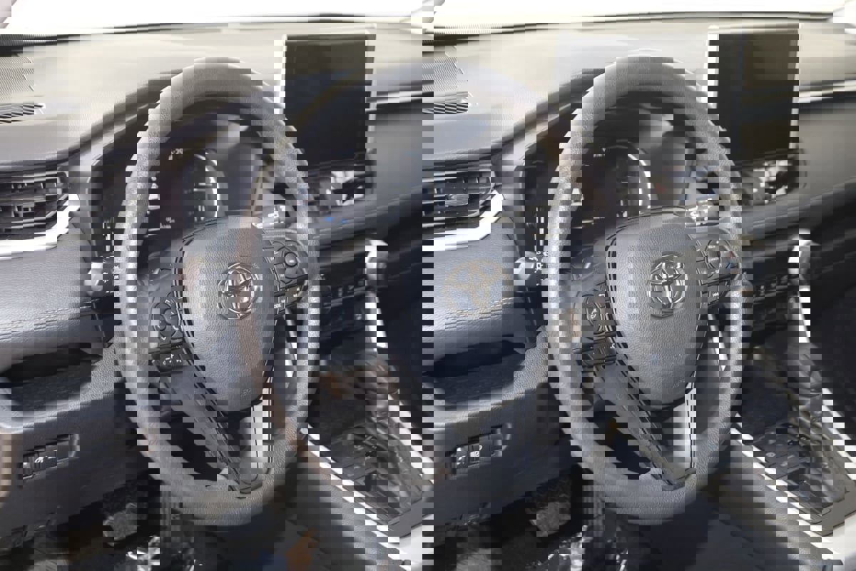 Used 2024 Toyota RAV4 LE FWD image 6