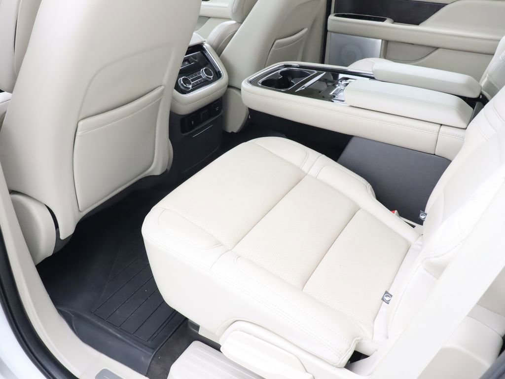 Used 2021 Lincoln Navigator Reserve w/ Luxury Package RWD image 37