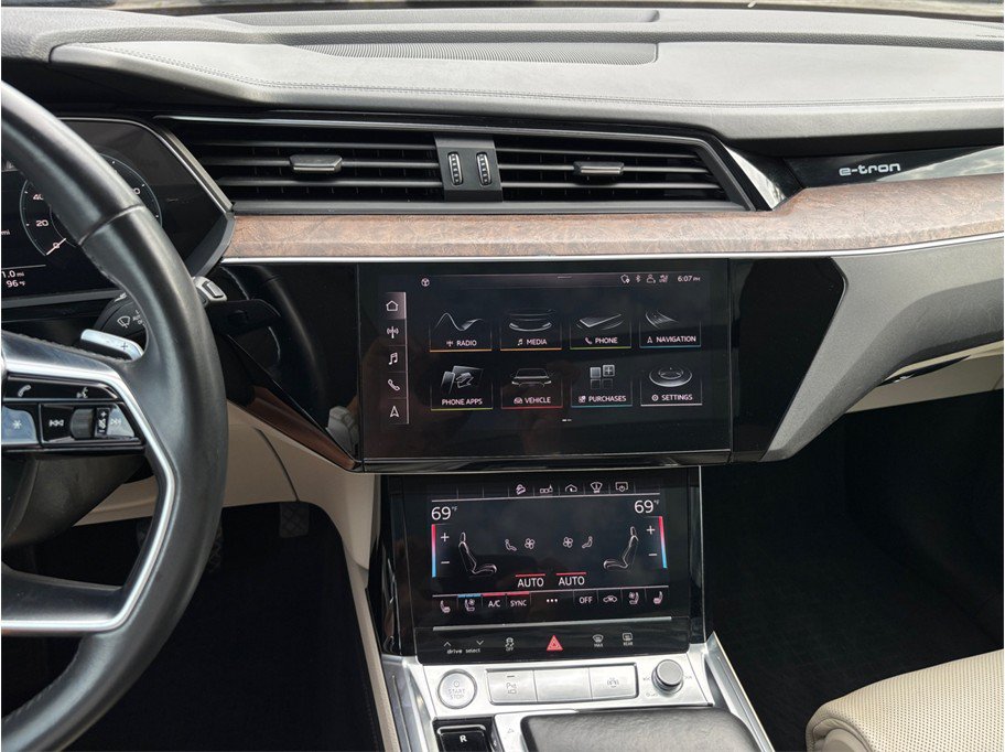 Used 2019 Audi e-tron Prestige w/ Prestige Package AWD/4WD image 11