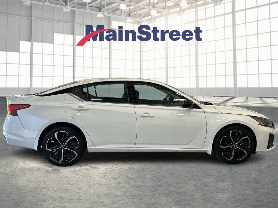 Used 2023 Nissan Altima 2.5 SR w/ SR Premium Package AWD/4WD image 6