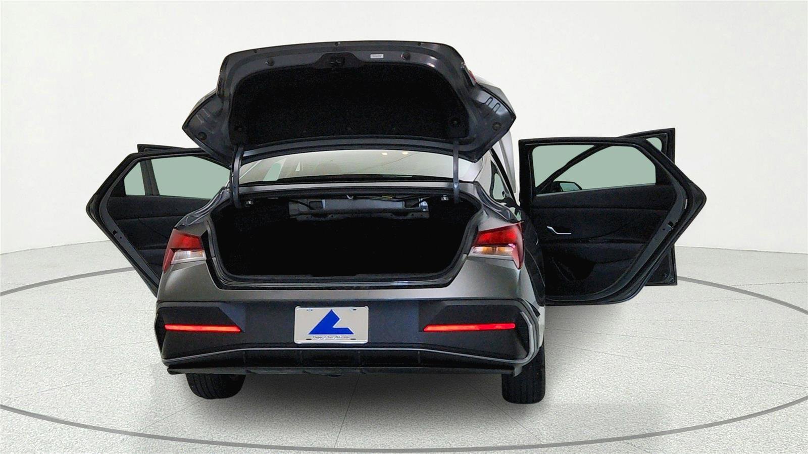 Used 2024 Hyundai Elantra SEL FWD image 7