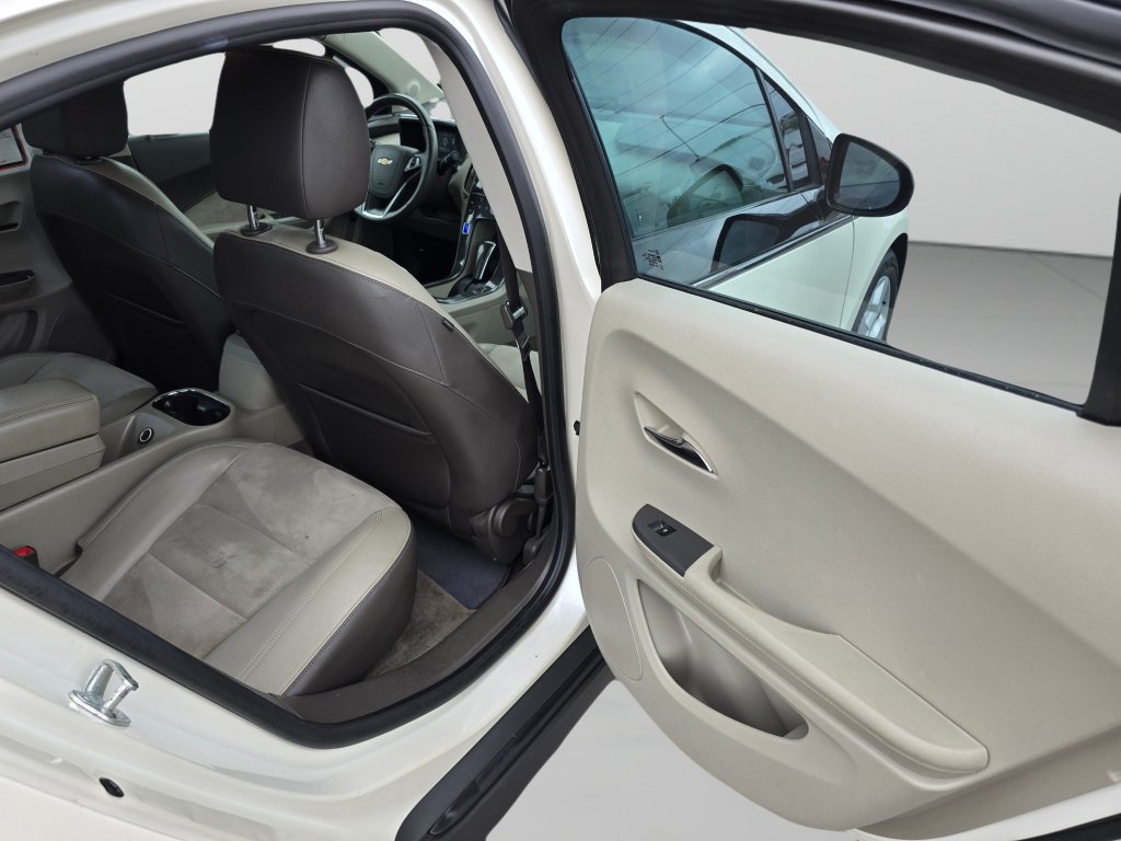 Used 2013 Chevrolet Volt Premium w/ Premium Trim Package FWD image 26