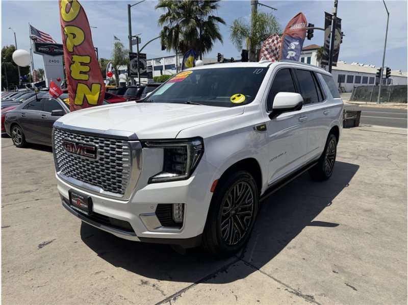 Used 2021 GMC Yukon Denali w/ Denali Premium Package RWD image 3