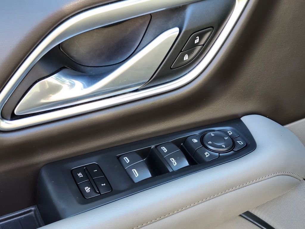 Used 2021 Chevrolet Suburban Z71 w/ Z71 Off-Road Package image 16