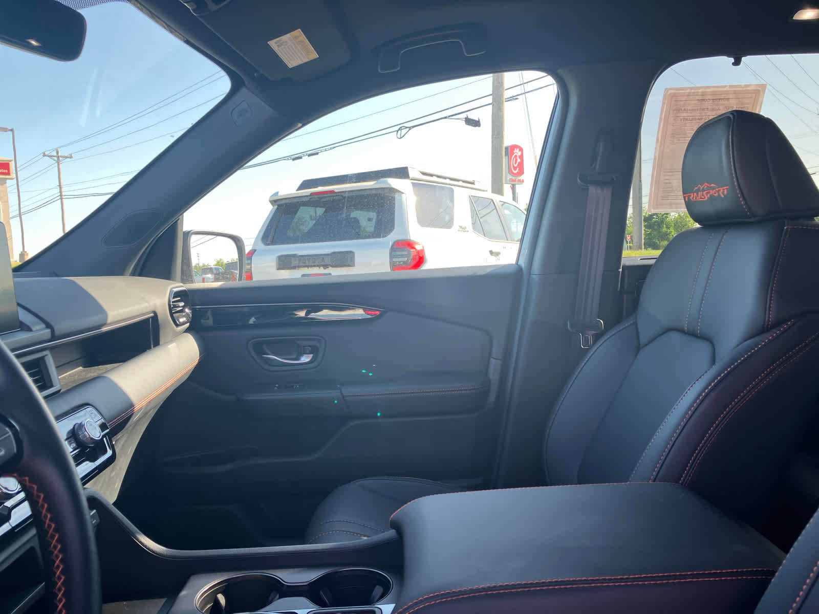 Used 2025 Honda Pilot TrailSport image 10