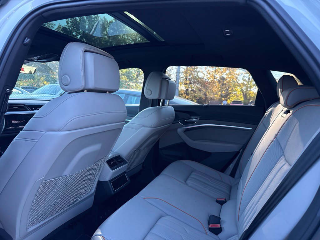 Used 2024 Audi Q8 e-tron Prestige AWD/4WD image 6