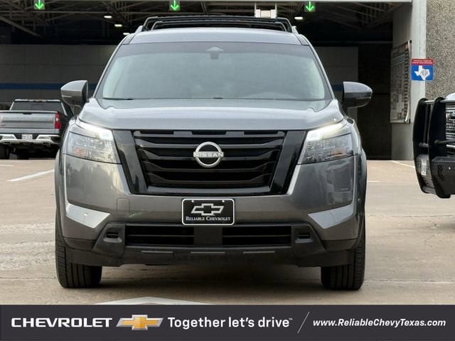 Used 2023 Nissan Pathfinder SV w/ Black Appearance Package FWD image 3