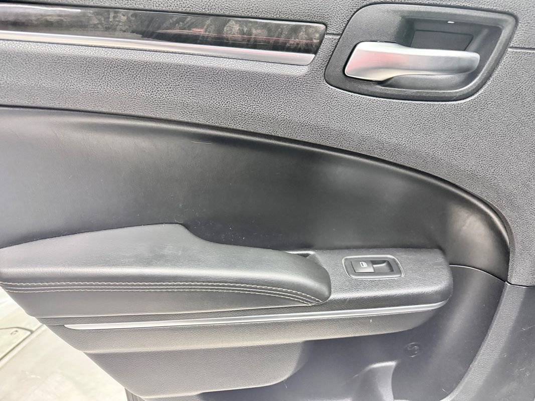 Used 2016 Chrysler 300 C image 17