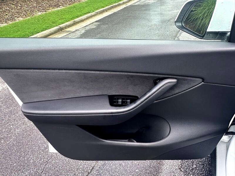 Used 2021 Tesla Model Y Long Range image 46