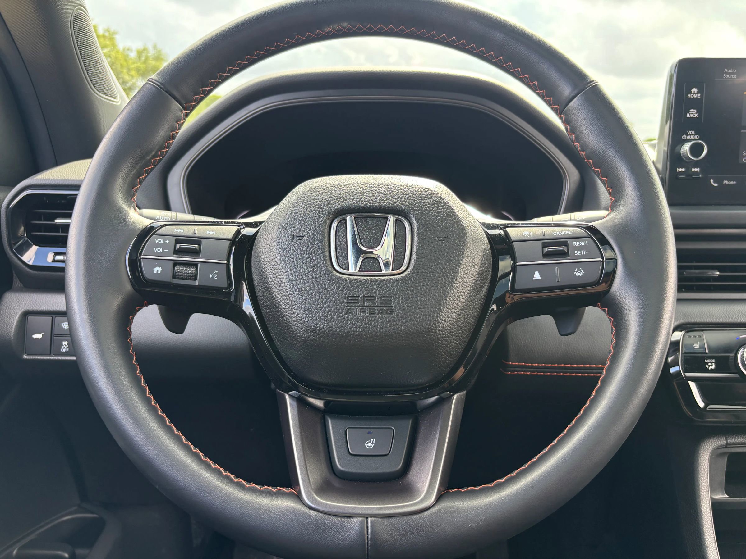 Used 2025 Honda Pilot TrailSport image 14