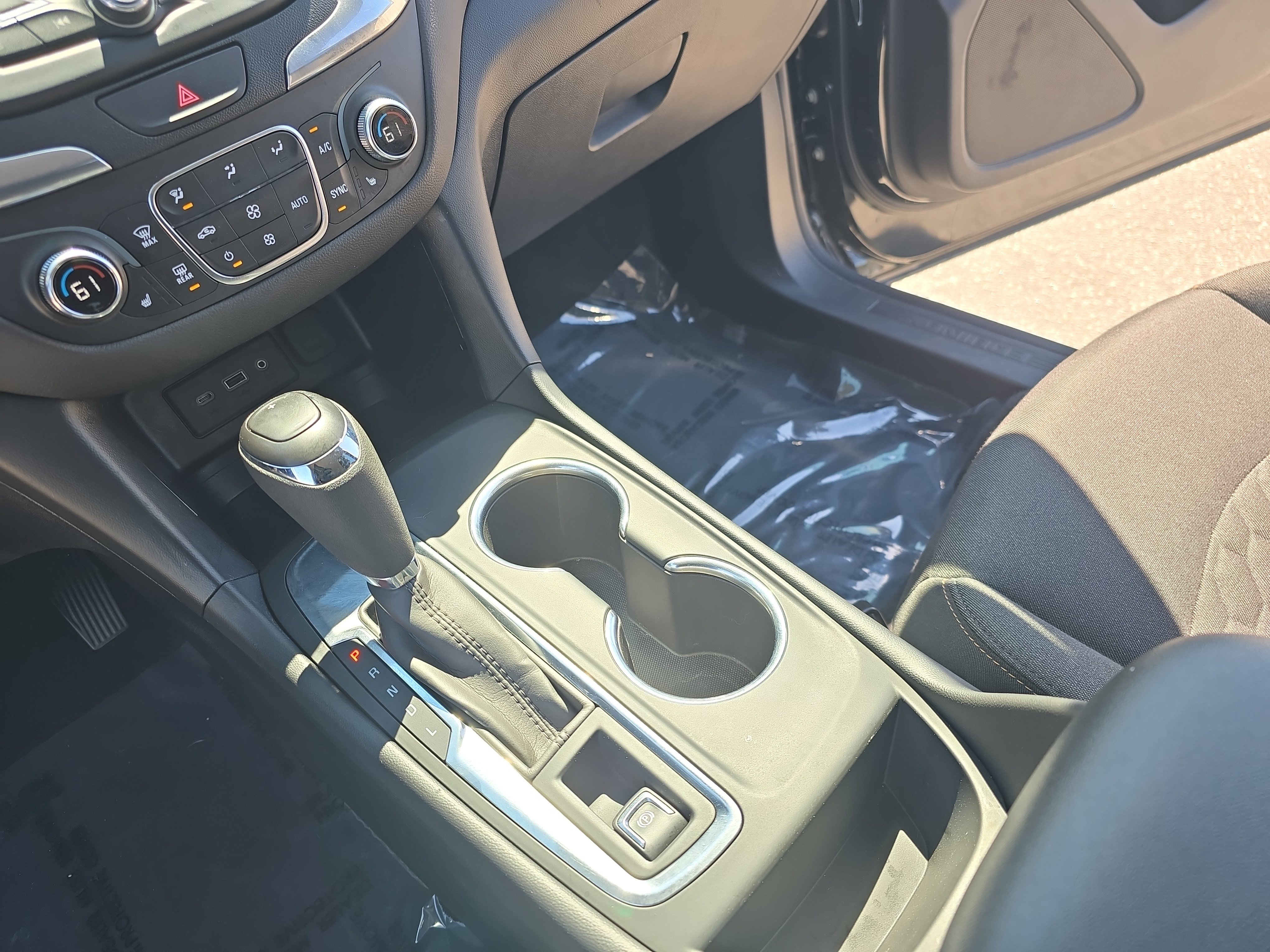 Used 2021 Chevrolet Equinox LT image 23