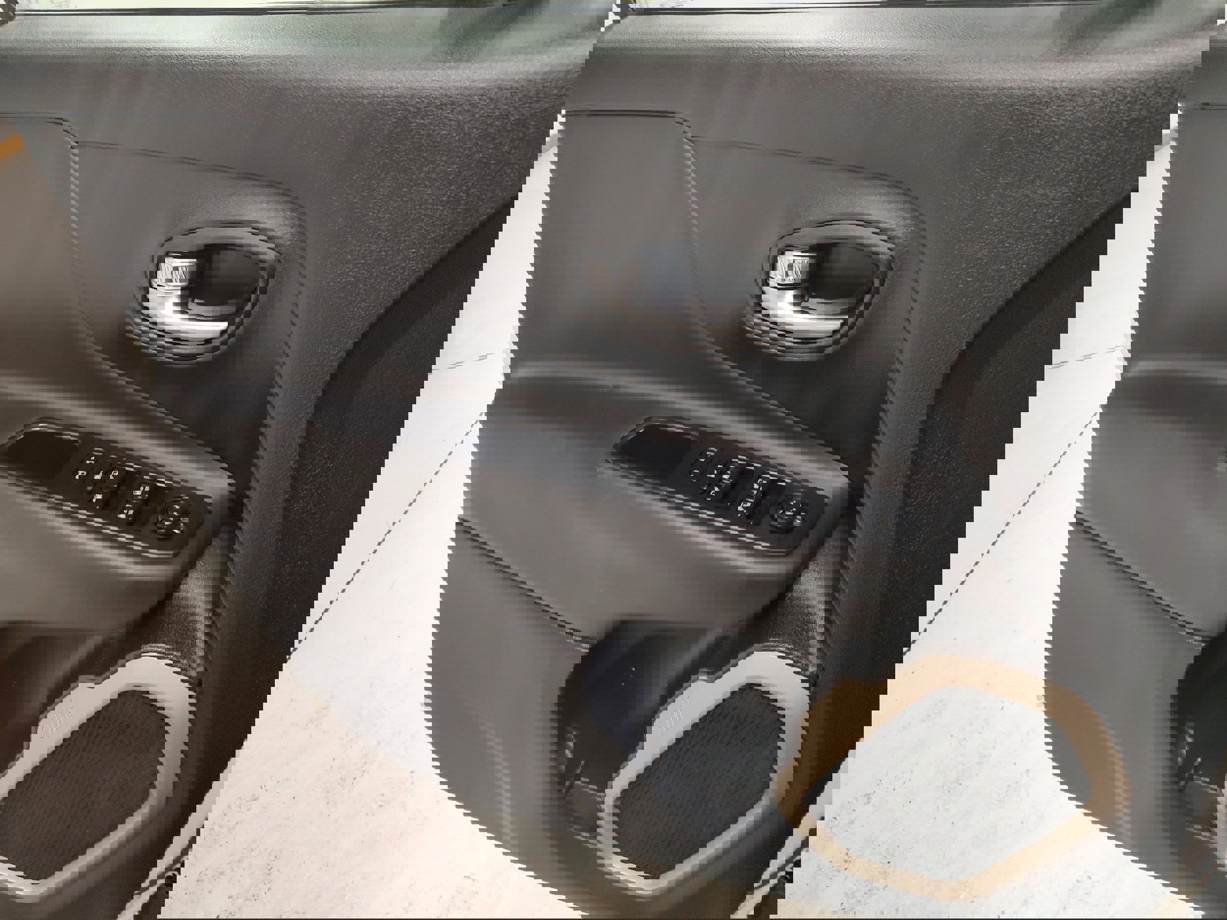 Used 2017 Jeep Renegade Limited image 9