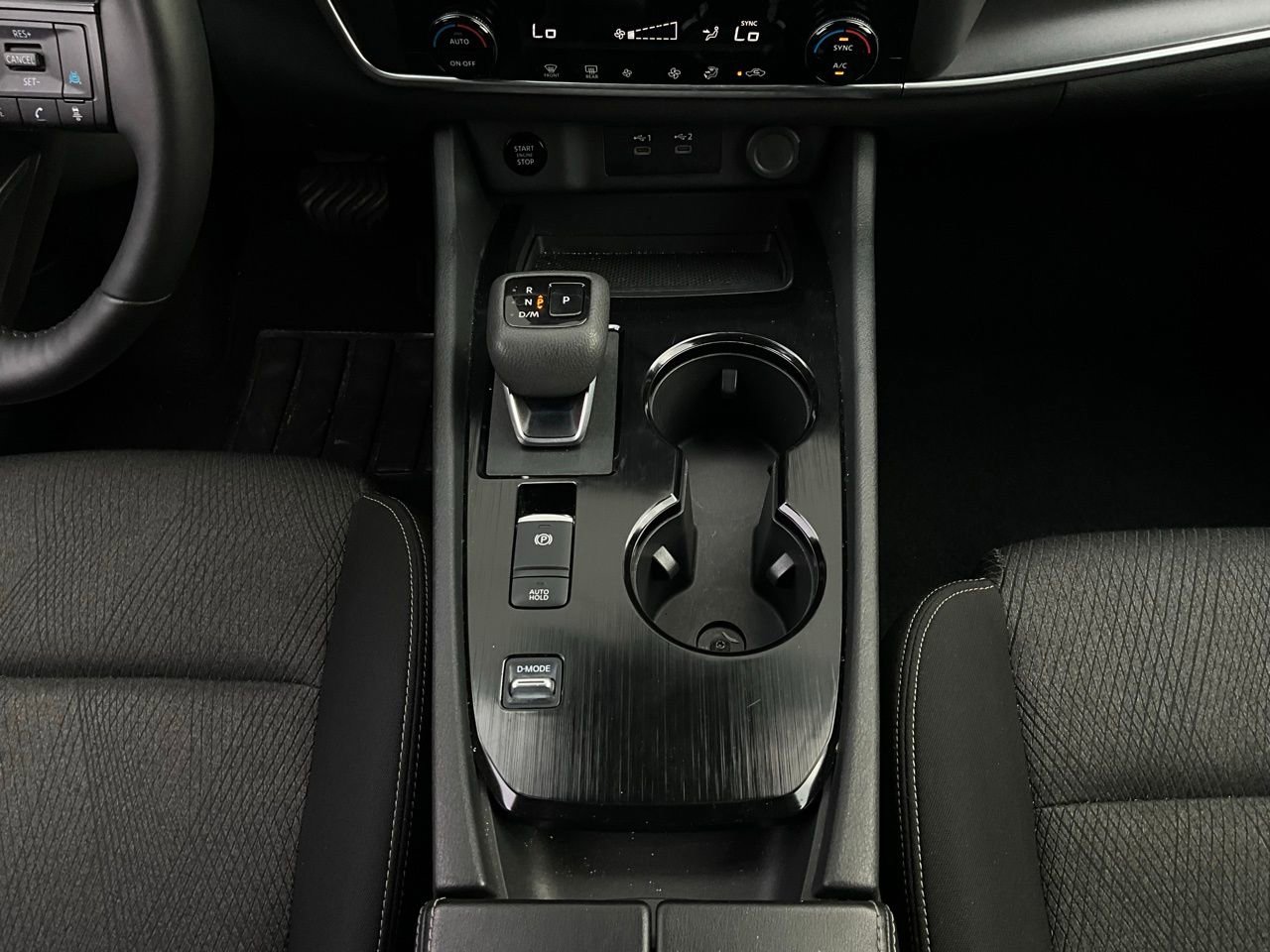 Used 2025 Nissan Rogue SV image 15