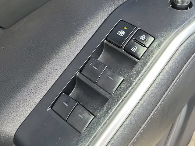 Used 2023 Toyota Highlander XLE AWD/4WD image 24