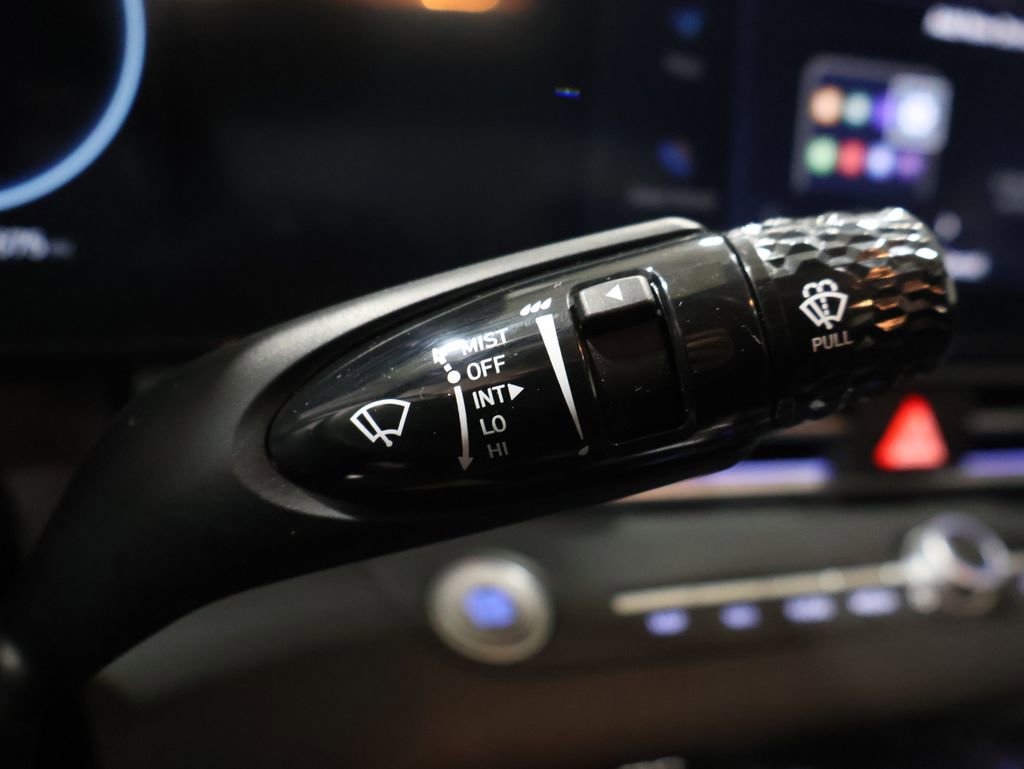 Used 2024 Hyundai Elantra Limited image 39