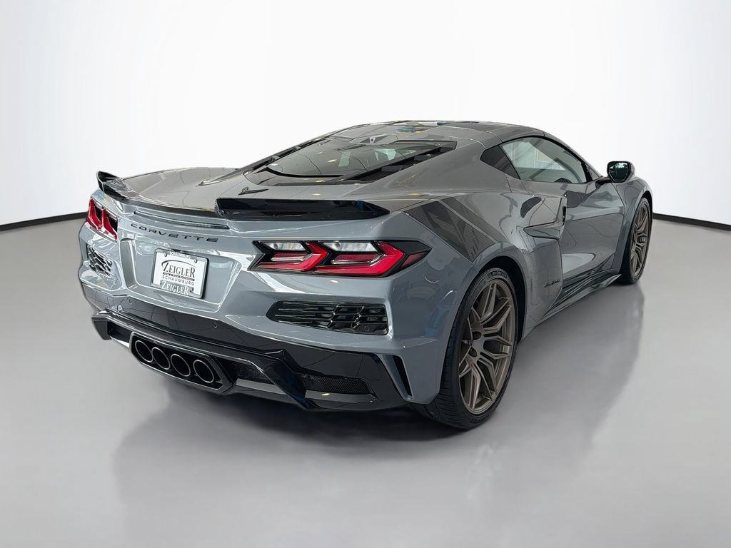 Used 2025 Chevrolet Corvette Z06 RWD image 7