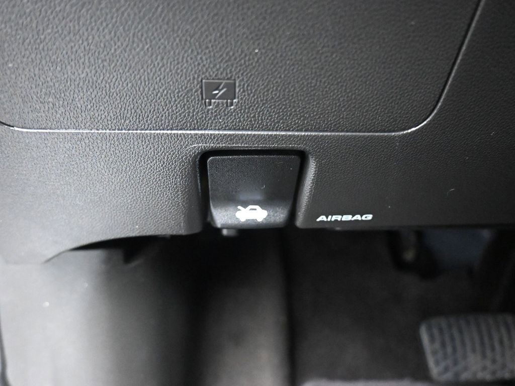 Used 2023 Chevrolet TrailBlazer RS w/ Convenience Package AWD/4WD image 27