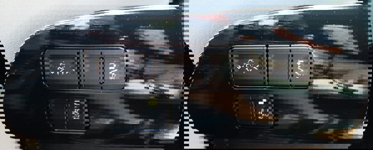 Used 2016 Toyota Prius Three Touring FWD image 41