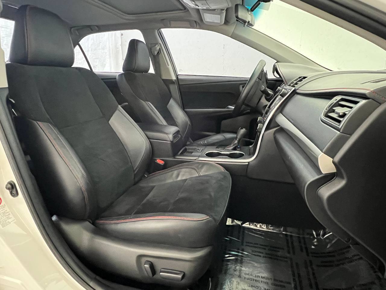 Used 2015 Toyota Camry XSE w/ Moonroof Package FWD image 12