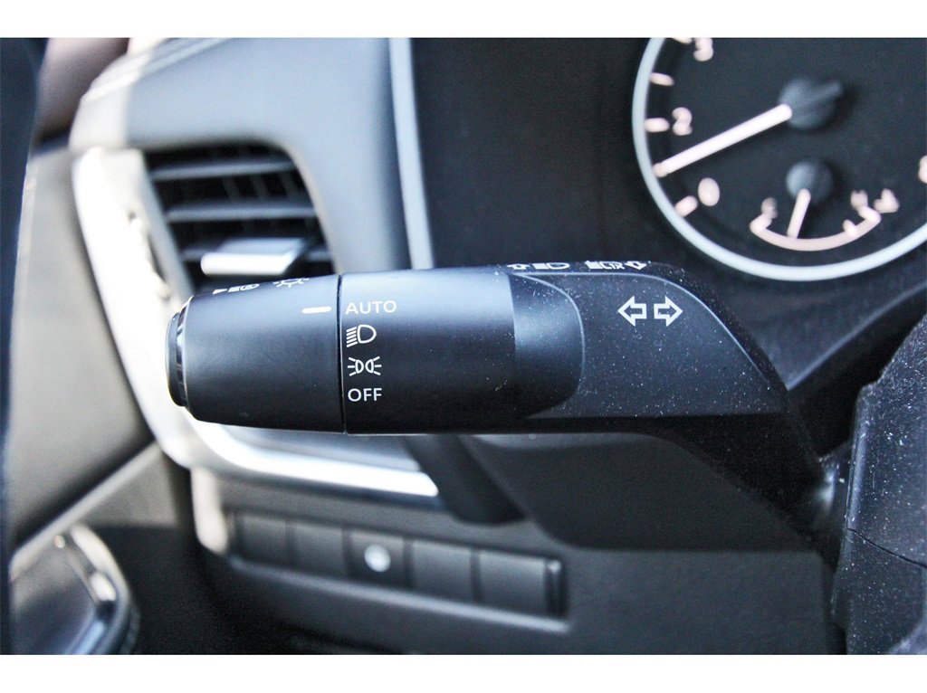 Used 2023 Nissan Rogue SV w/ SV Premium B Package image 13