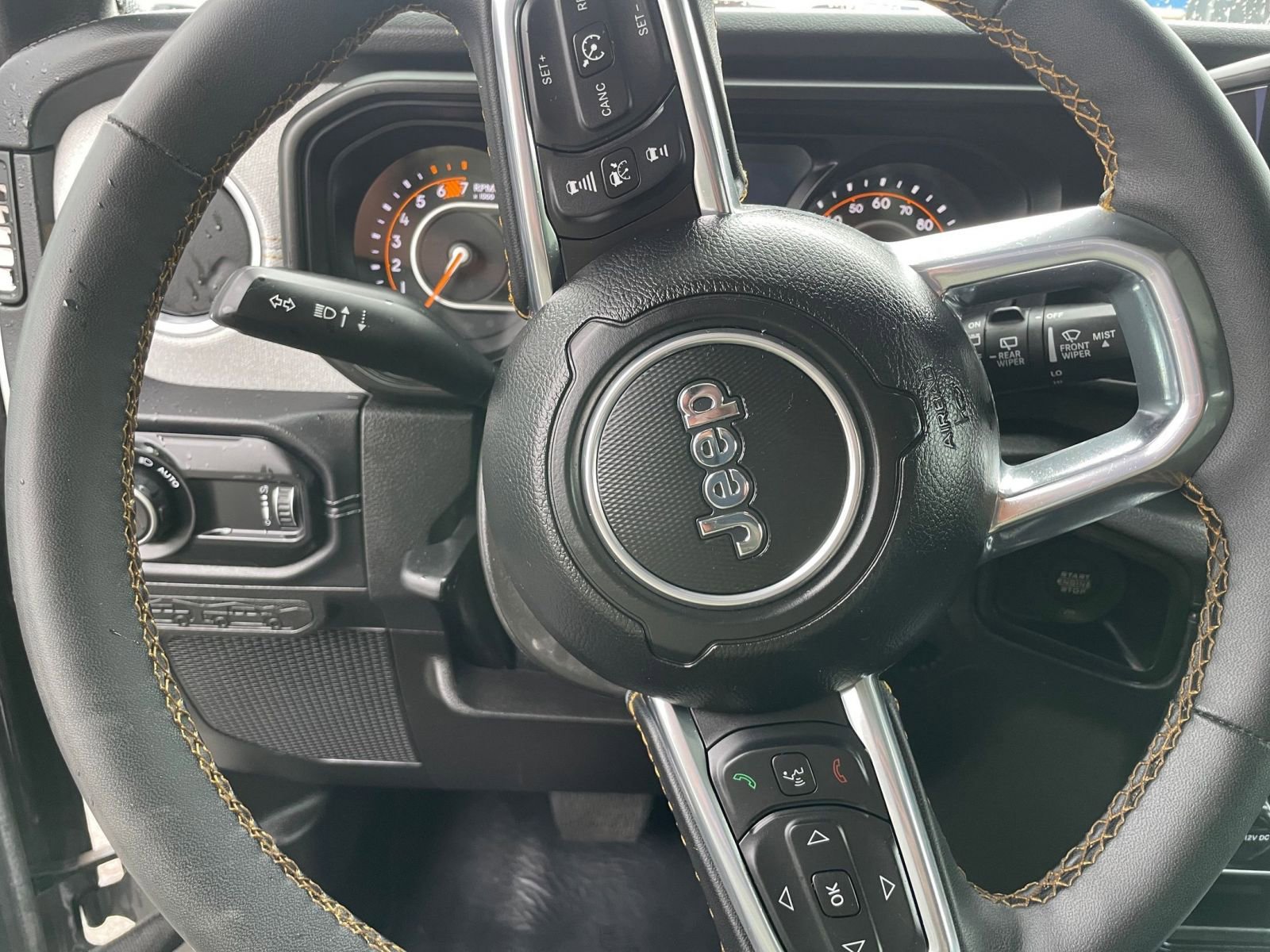 Used 2025 Jeep Wrangler Sahara image 28