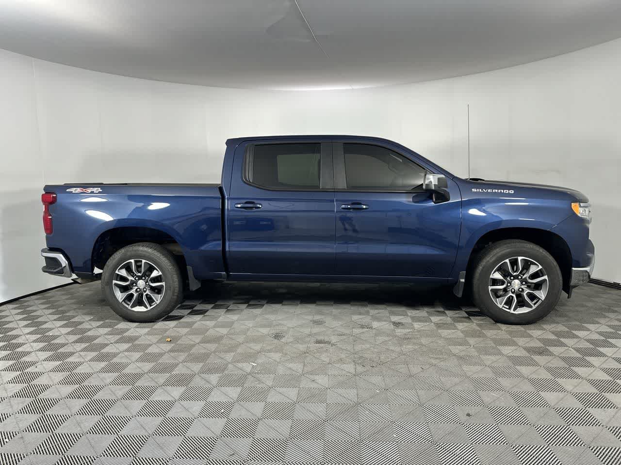Used 2023 Chevrolet Silverado 1500 LT AWD/4WD image 9