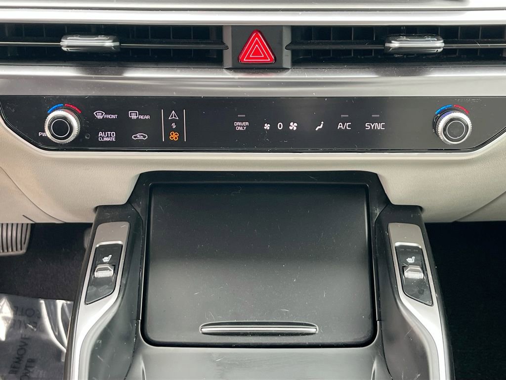 Certified 2025 Kia Sorento EX image 22