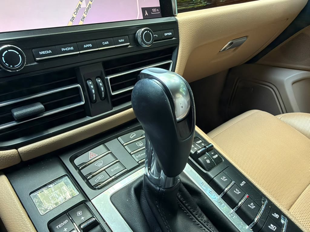 Used 2021 Porsche Macan S AWD/4WD image 13