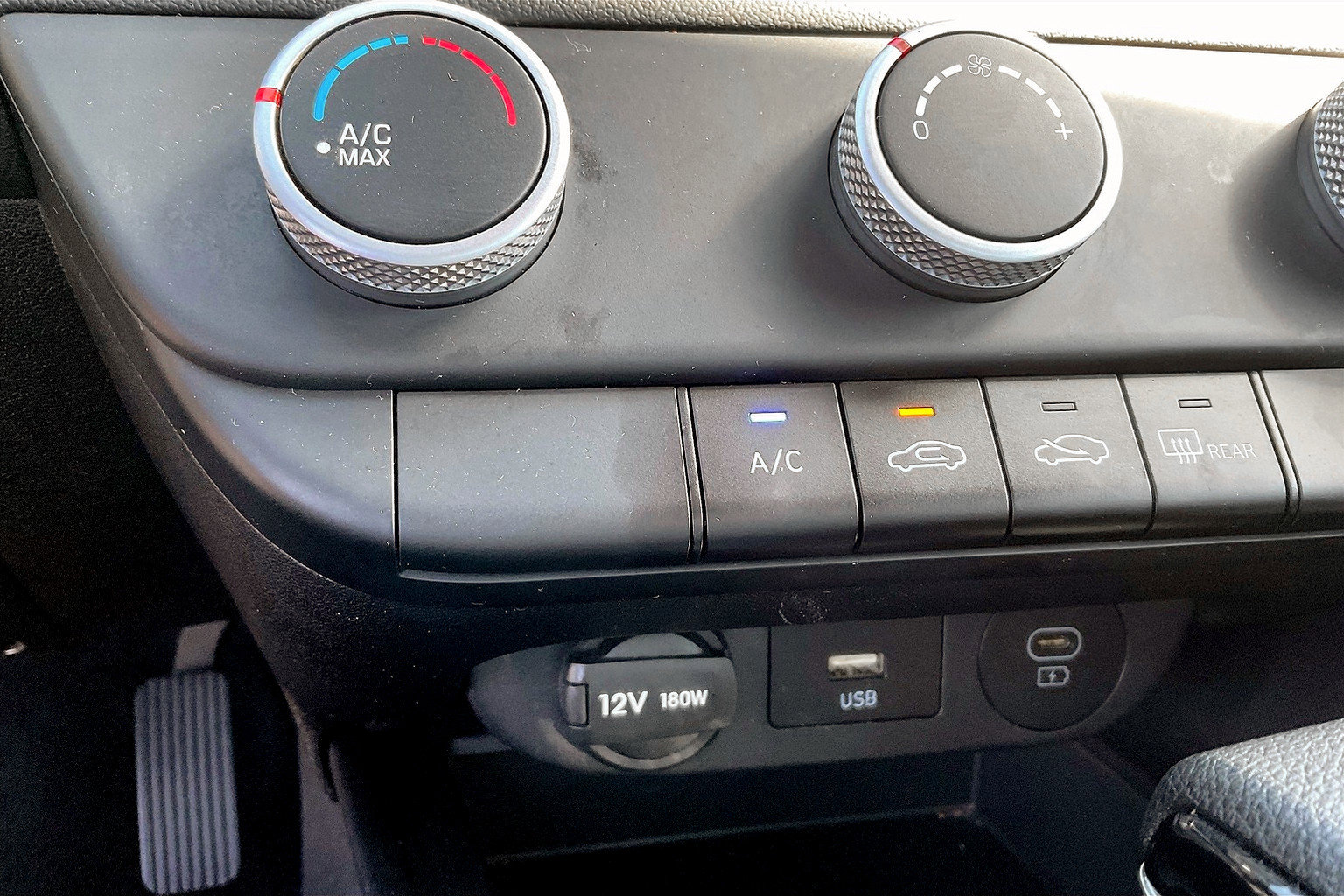 Used 2024 Hyundai Elantra SEL image 27