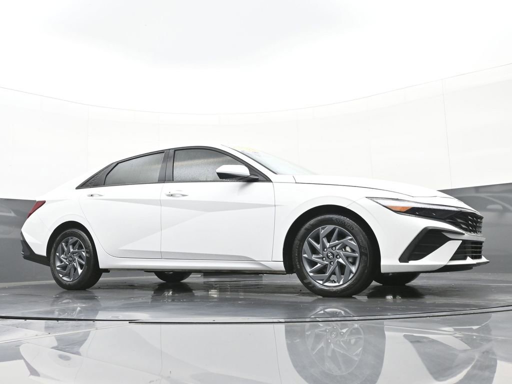 Certified 2024 Hyundai Elantra SEL image 38