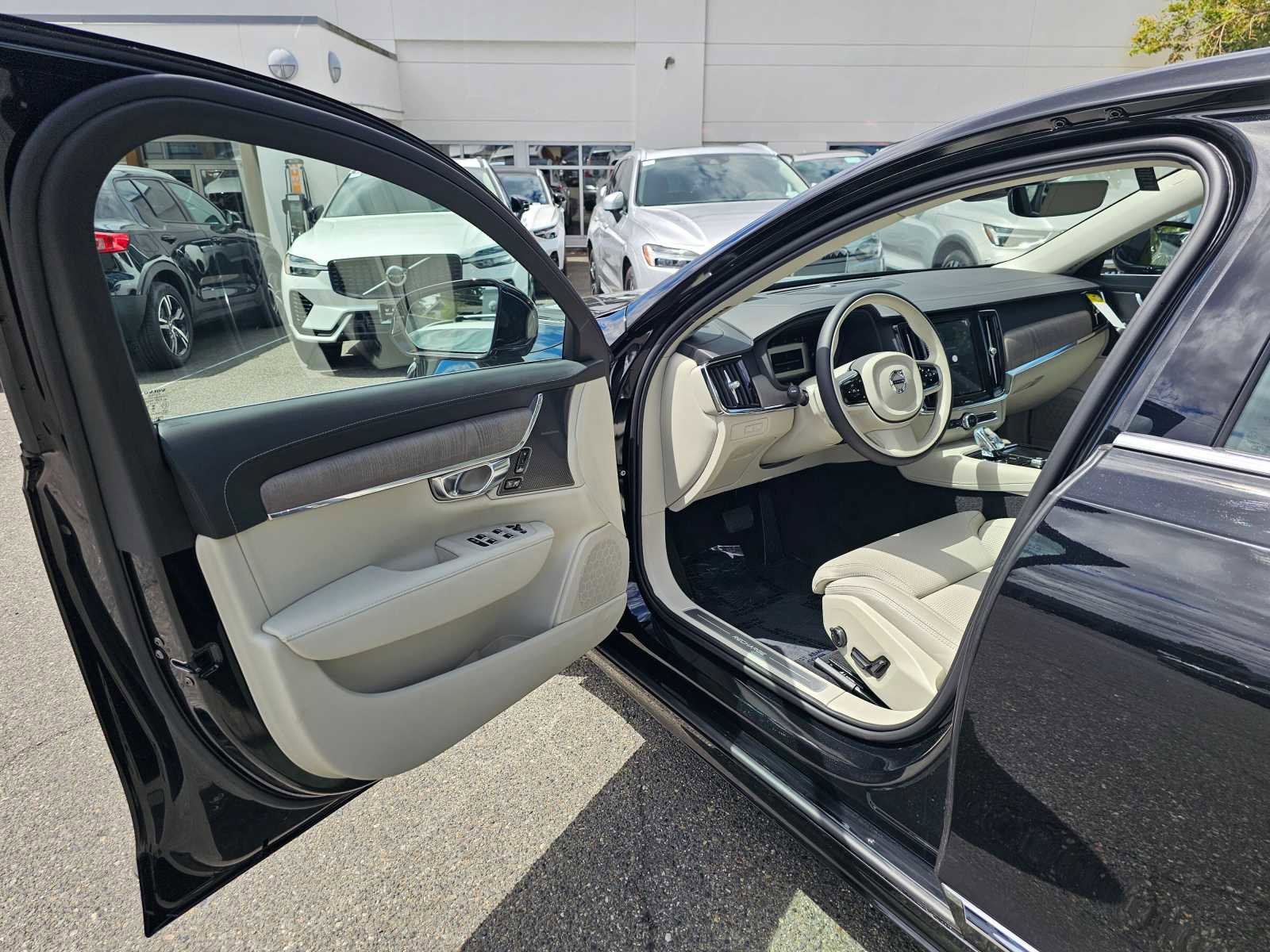 Used 2024 Volvo S90 T8 Ultimate image 19