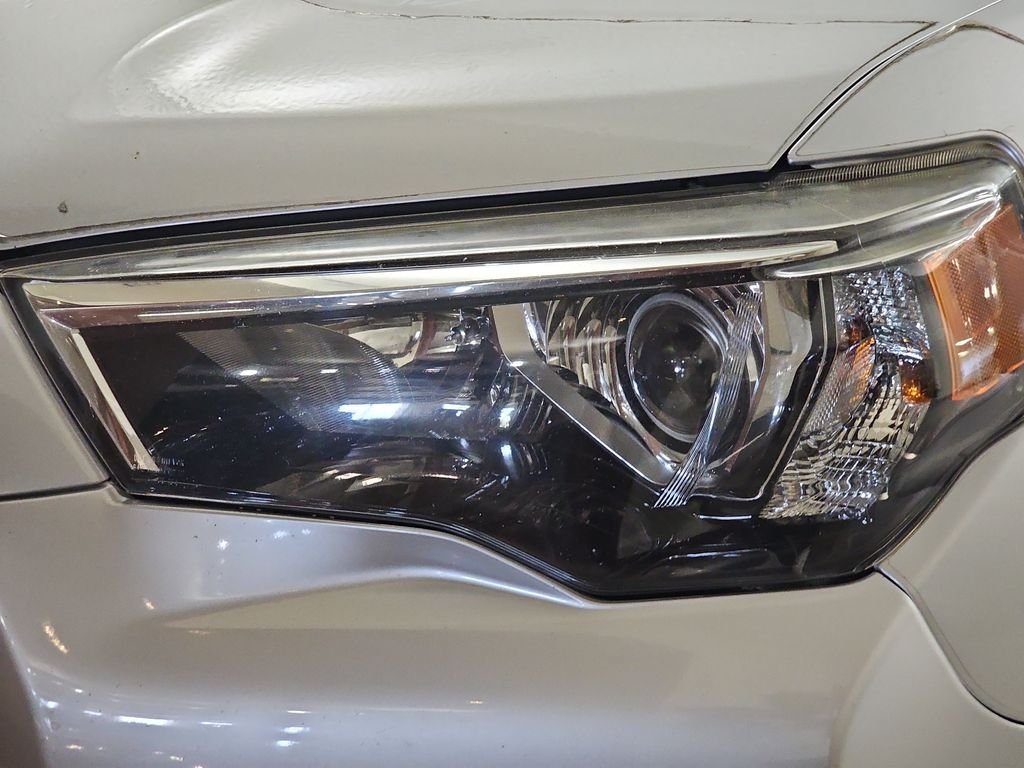 Used 2015 Toyota 4Runner Limited AWD/4WD image 32