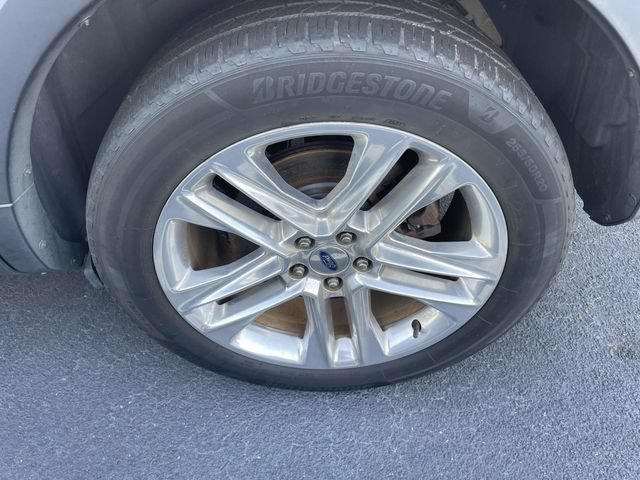 Used 2017 Ford Explorer XLT w/ Equipment Group 202A FWD image 8