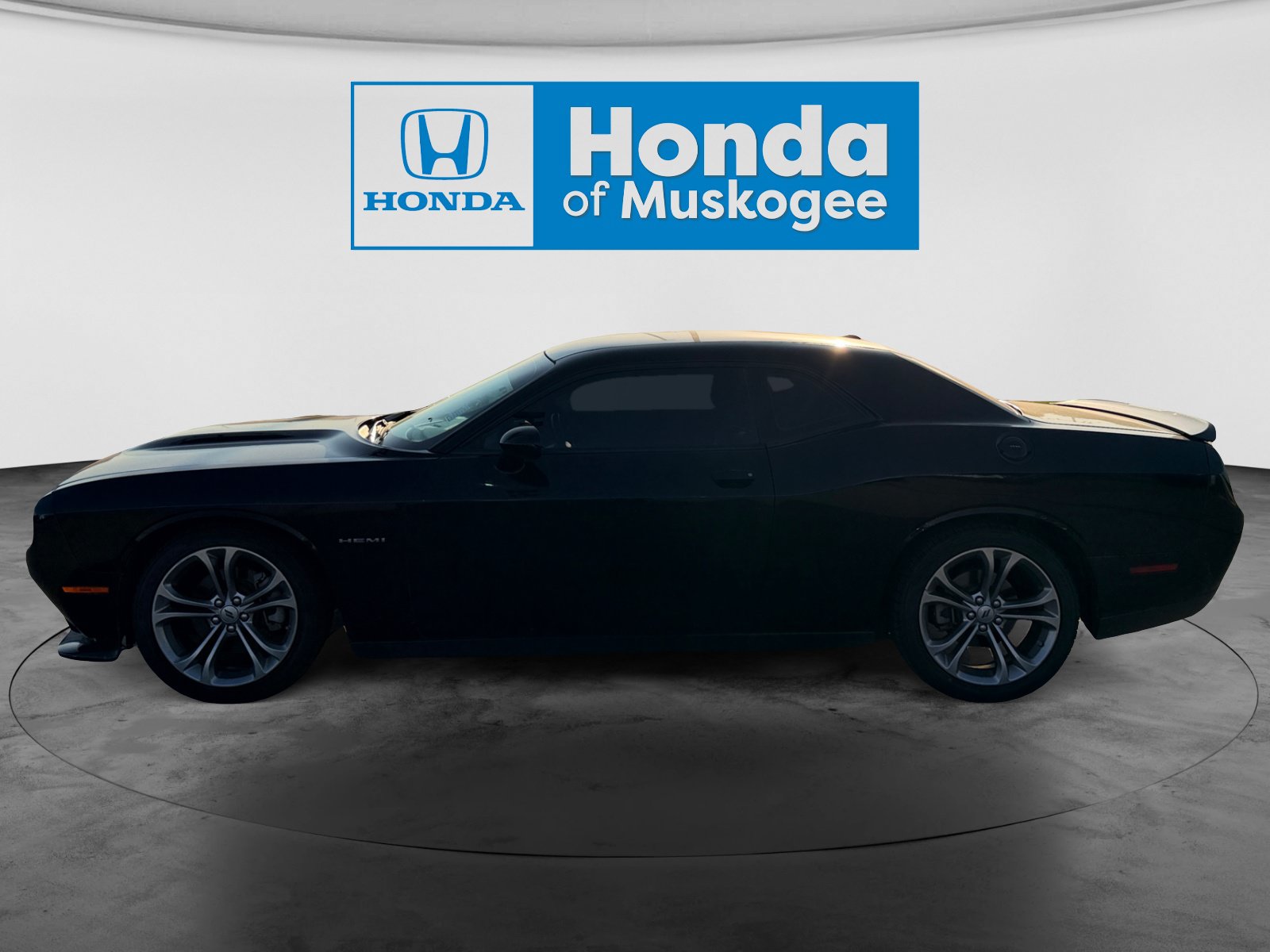 Used 2022 Dodge Challenger R/T RWD image 8