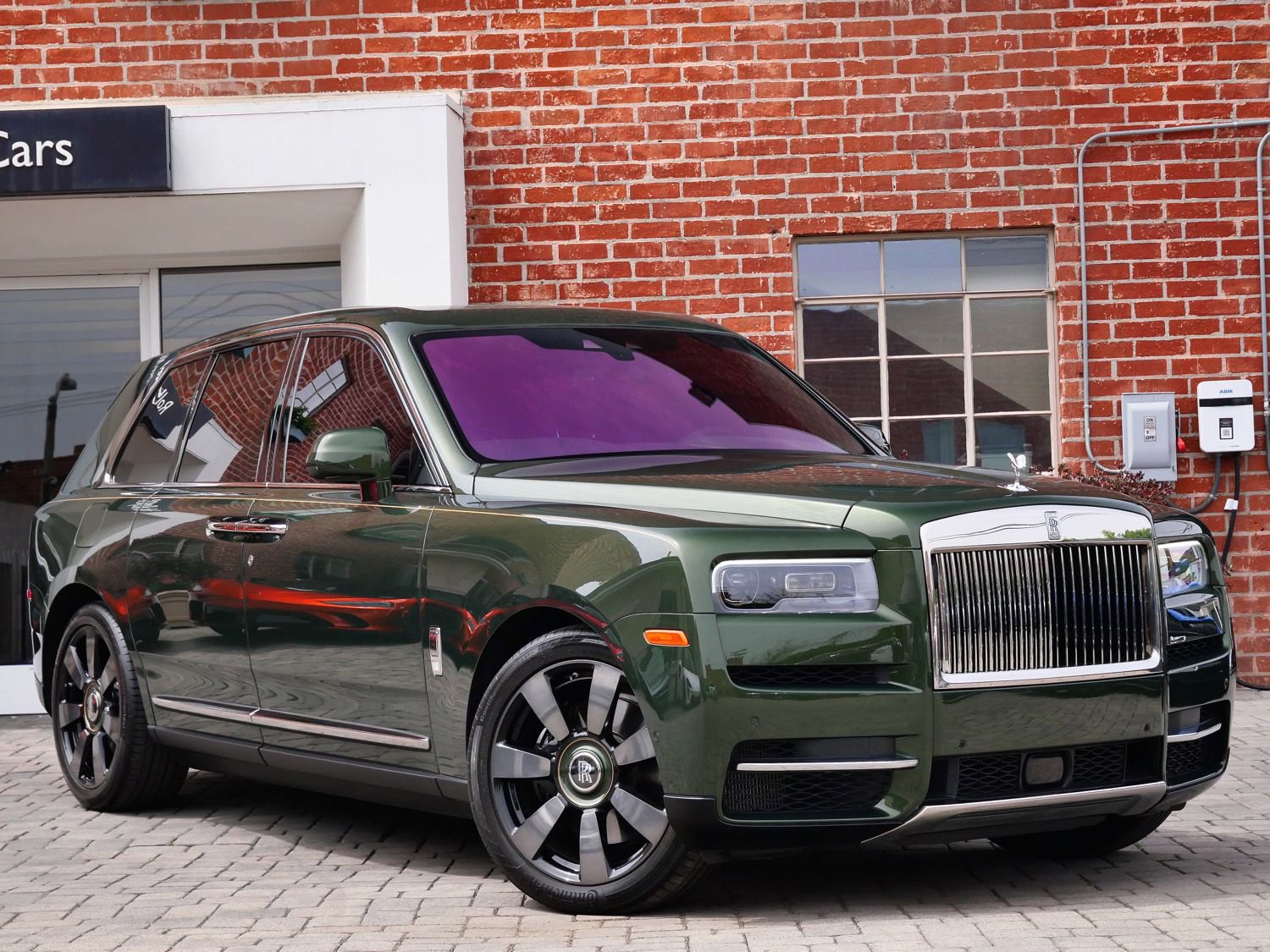 Used 2023 Rolls-Royce Cullinan w/ Cullinan Package image 20