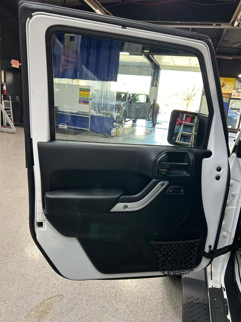 Used 2017 Jeep Wrangler Unlimited Sahara w/ Connectivity Group image 9