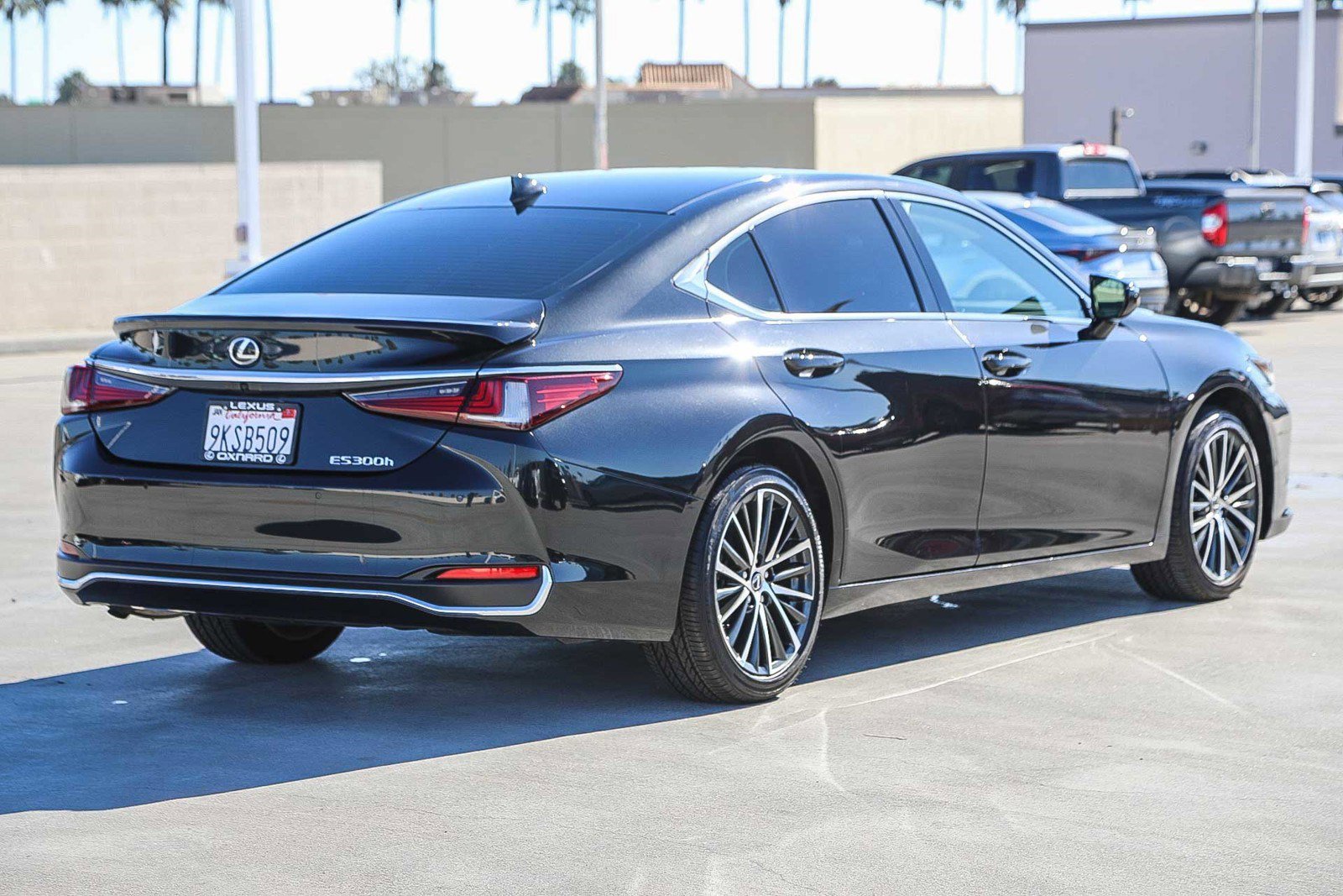 Used 2024 Lexus ES 300h w/ Premium Package image 7