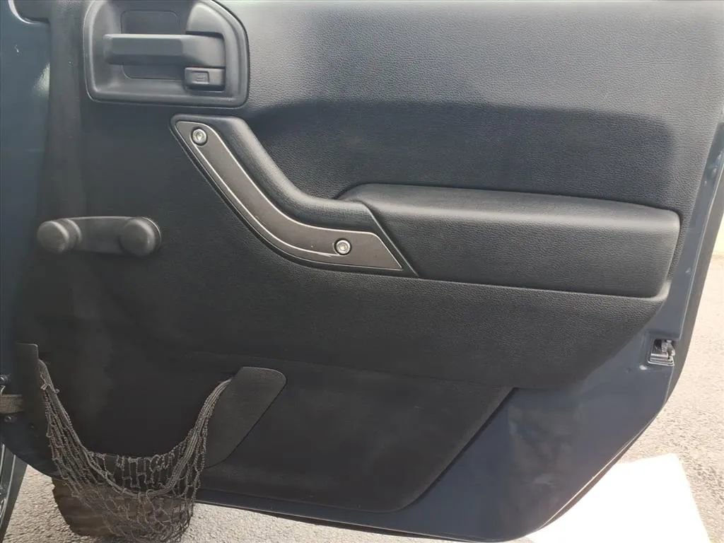 Used 2016 Jeep Wrangler Unlimited Sport w/ Connectivity Group image 11