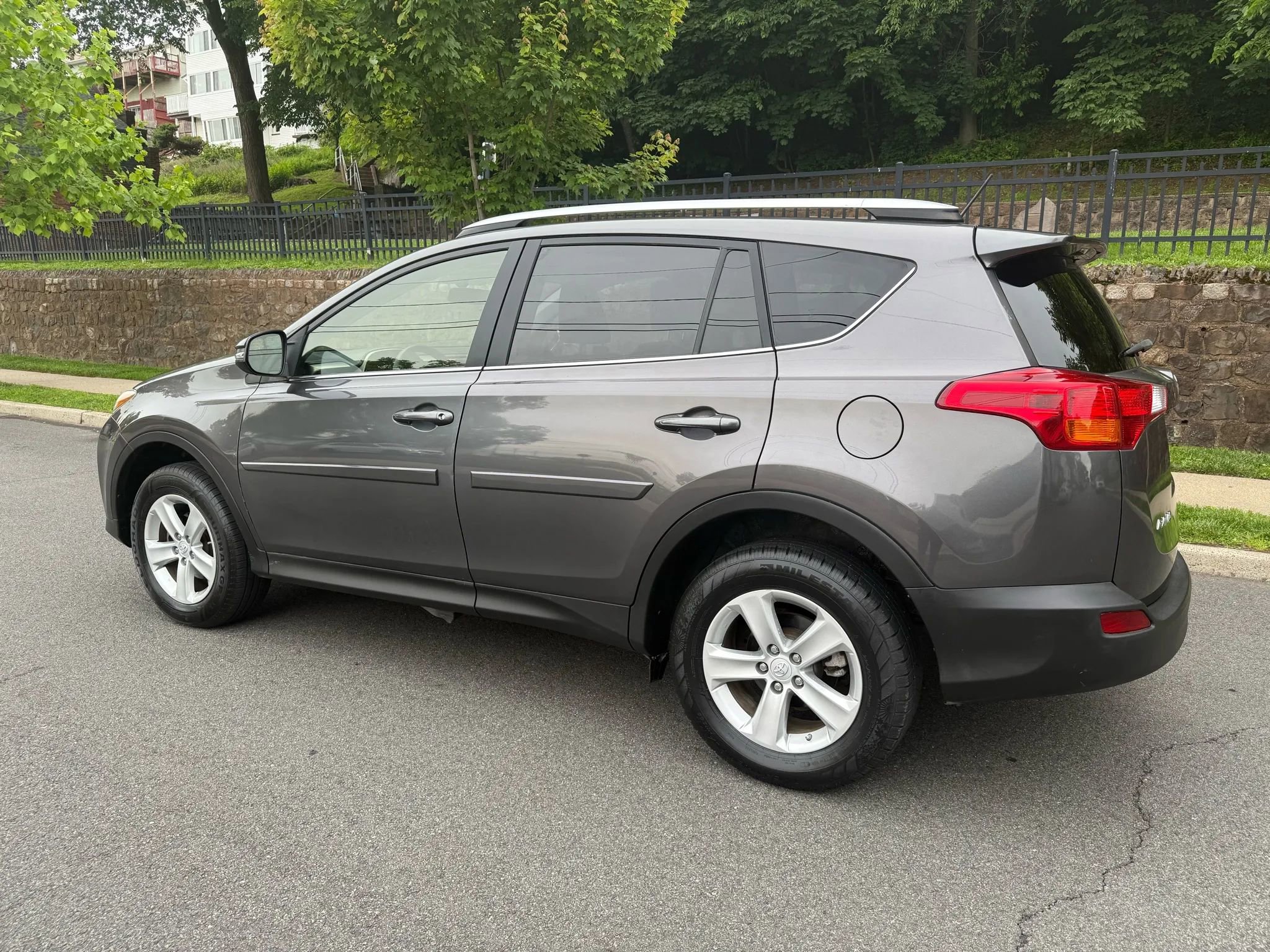 Used 2013 Toyota RAV4 XLE image 4