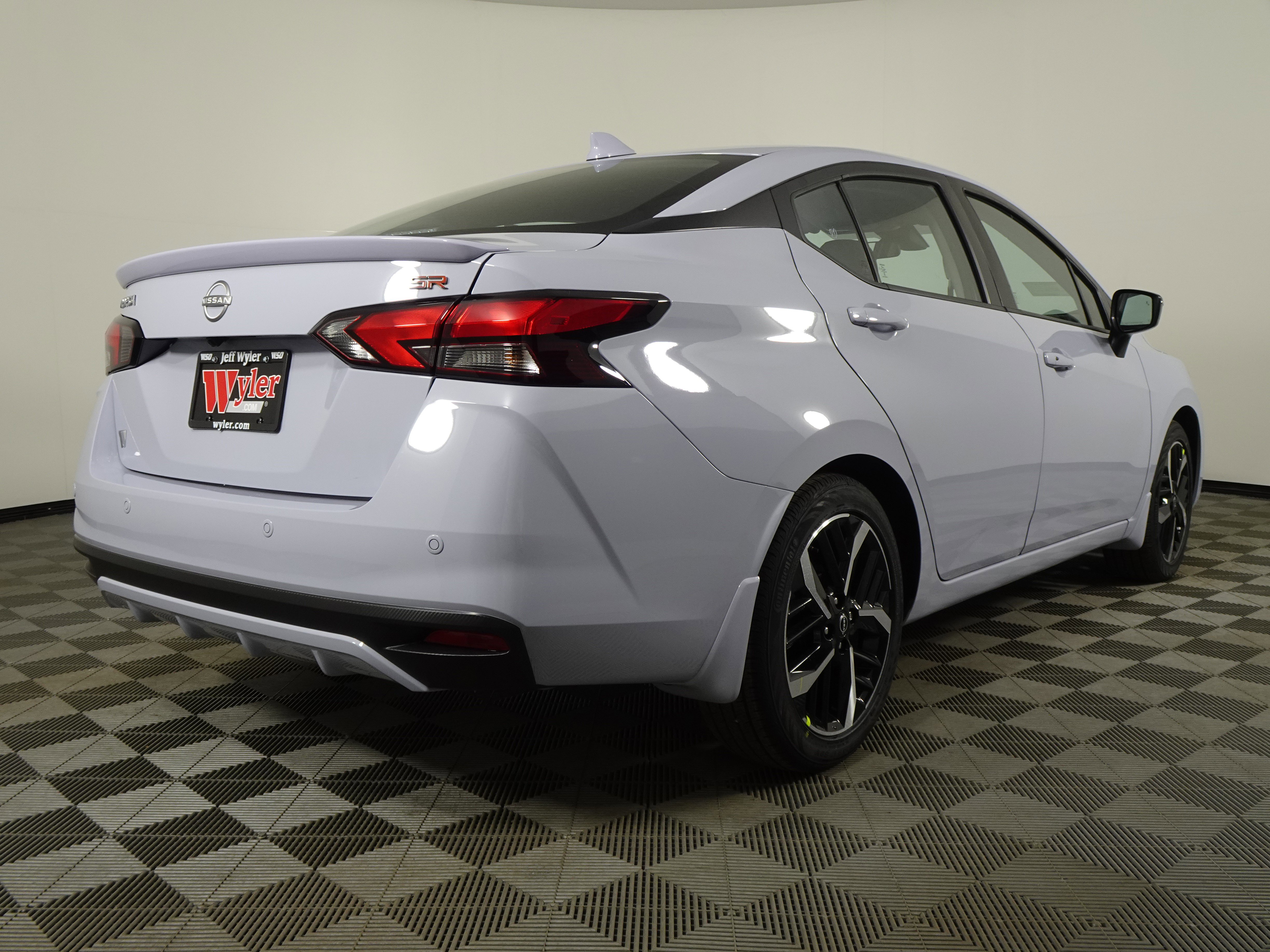 New 2025 Nissan Versa SR w/ Trunk Package image 3