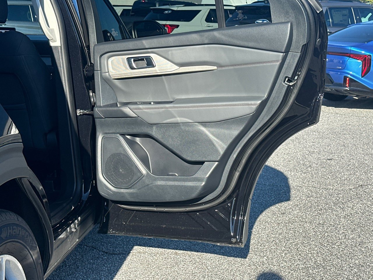 New 2026 Ford Explorer Active RWD image 16
