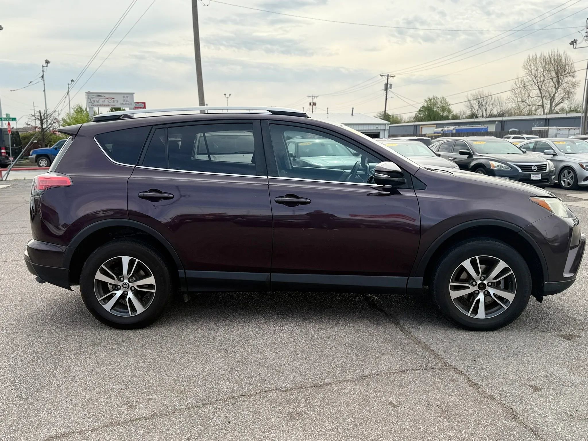 Used 2016 Toyota RAV4 XLE FWD image 3