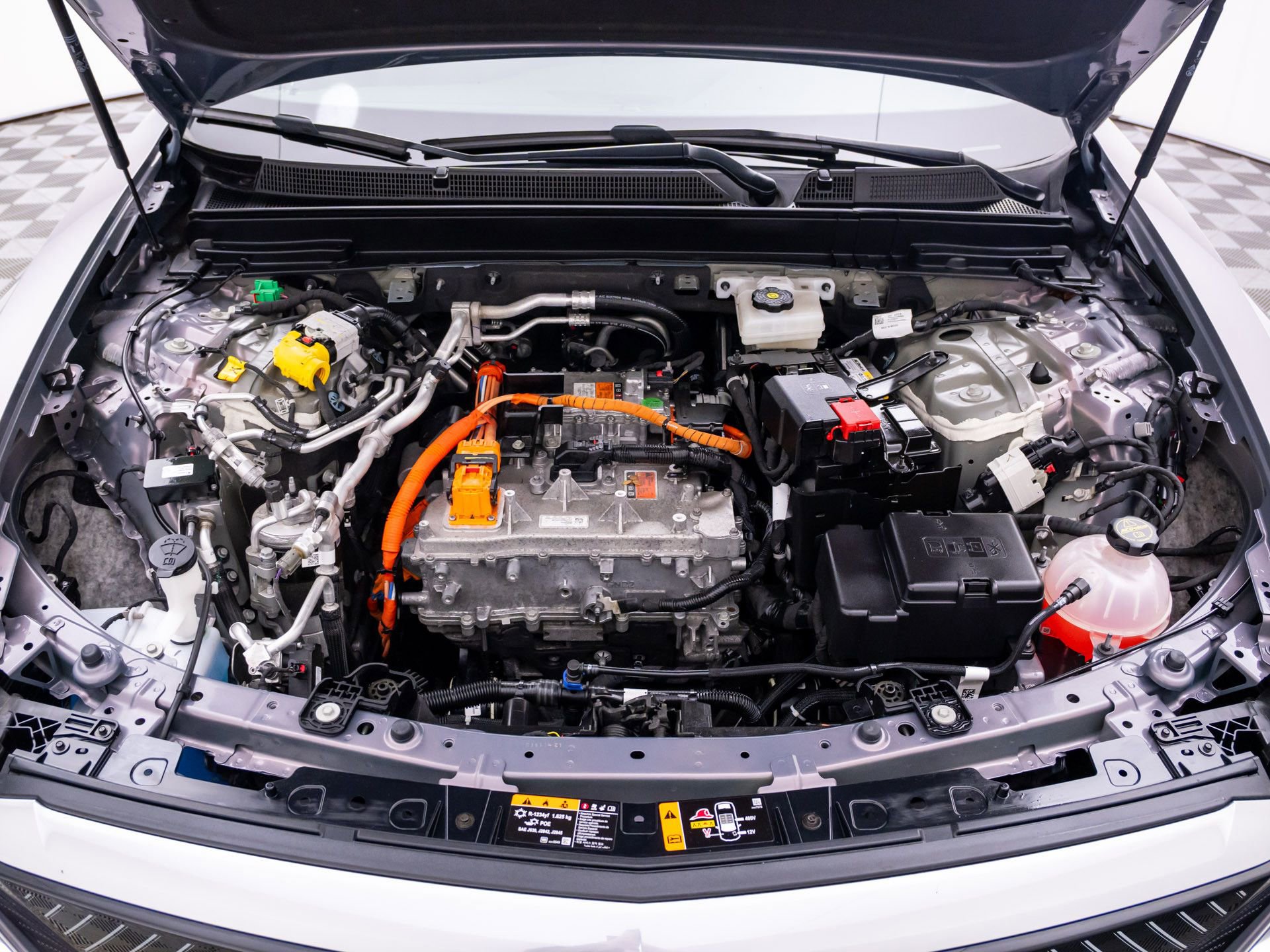 Certified 2025 Cadillac Lyriq Luxury w/ LPO, Floor Liner Package AWD/4WD image 36