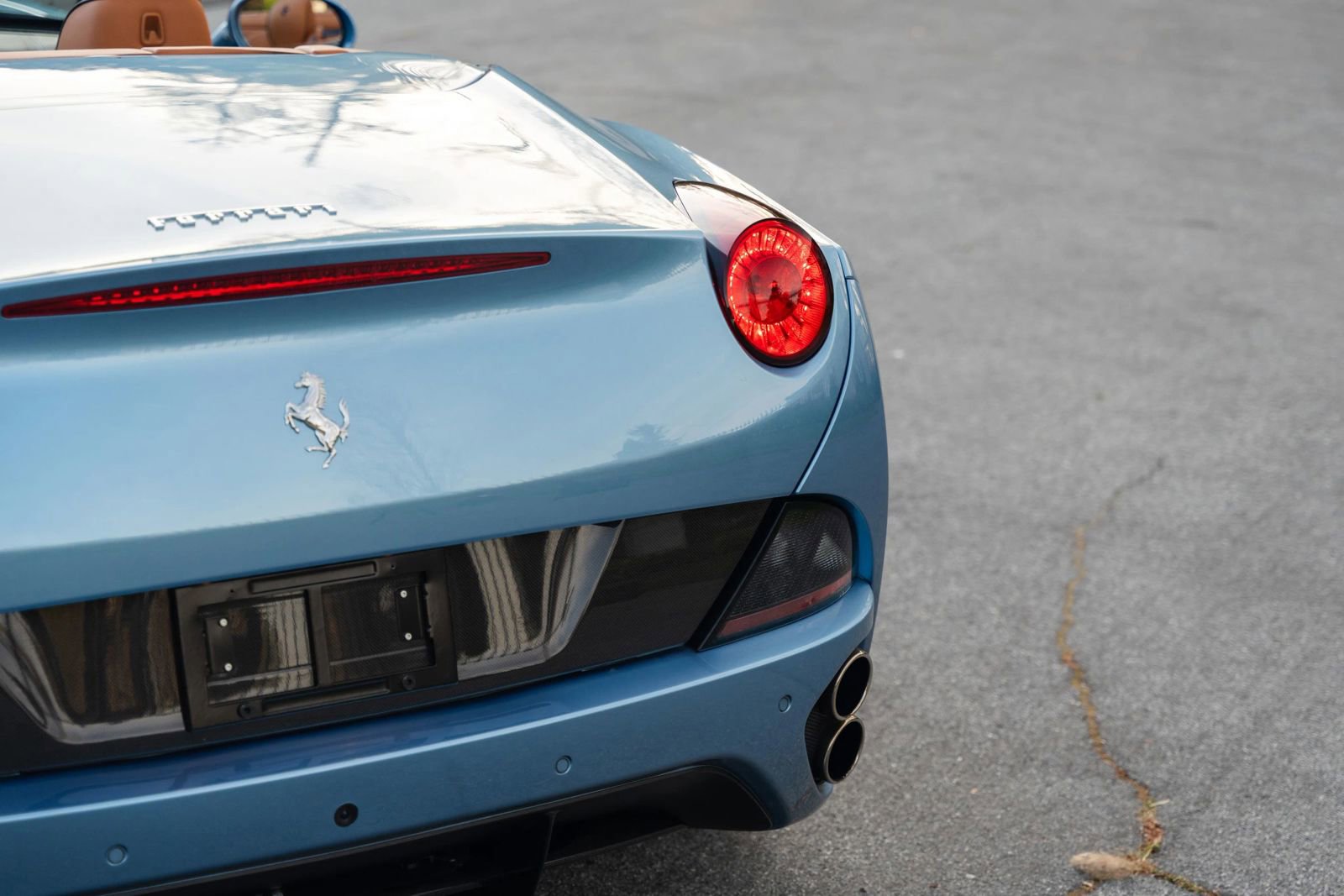 Used 2010 Ferrari California RWD image 23
