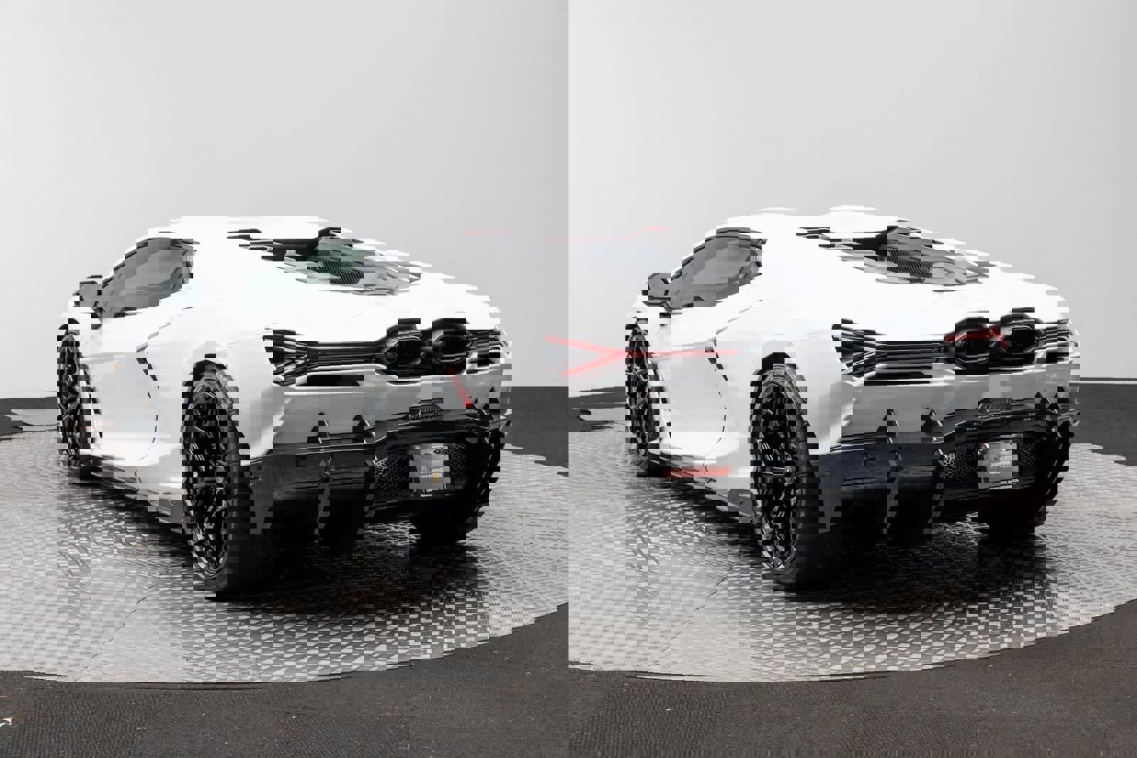 Used 2024 Lamborghini Revuelto image 4