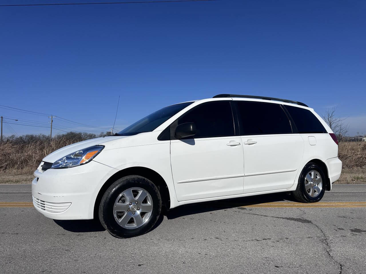 Used 2004 Toyota Sienna CE image 1